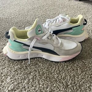 PUMA mens size 8.5 shoes